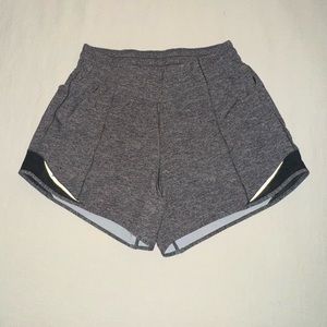 Lululemon Hotty Hot Short II *Long 4"
Heather Lux Multi Black